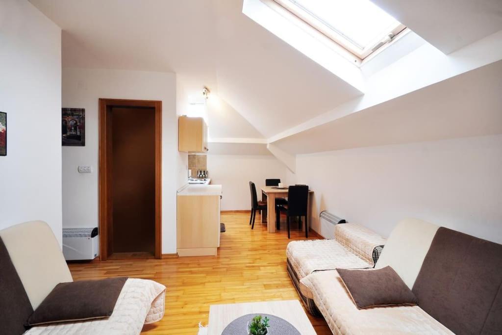 Dacic Apartment